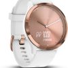 De Garmin Vivomove HR hybride smartwatch met een roségoudkleurige klok en een wit bandje