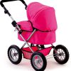 Een trendy roze poppenwagen