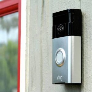 De video deurbel aan de muur